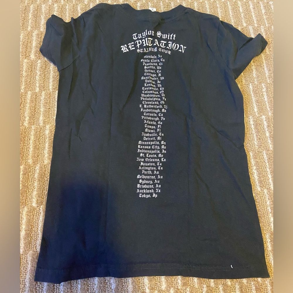 Taylor swift reputation stadium tour real shirt bought in atlanta